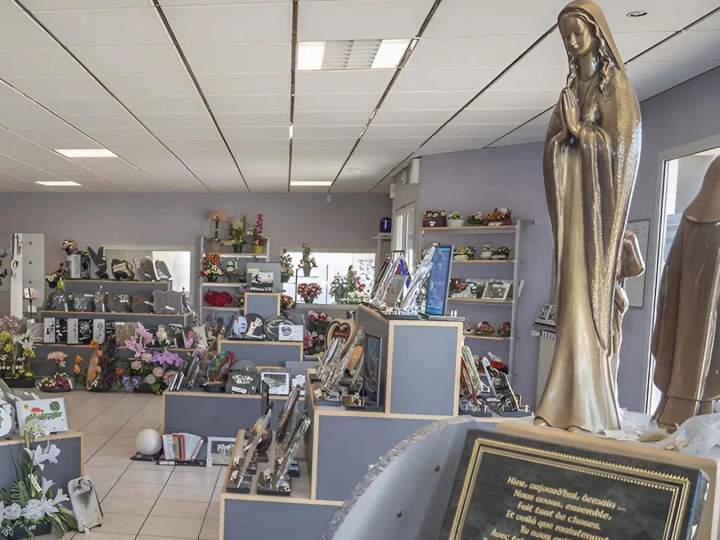 Réalisation d’articles funéraires personnalisés